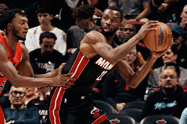 主场失守!热火三大主力下半场哑火,<a href=/lanqiusai/raptors/ target=_blank class=infotextkey>猛龙</a>逆转终结四连败