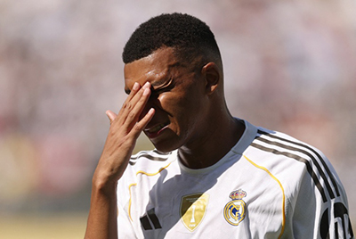 <a href=/qiuxingjianjie/zuqiusai/119.html target=_blank class=infotextkey>梅西</a>已揽4金球+3<a href=/zuqiusai/ouguan/ target=_blank class=infotextkey>欧冠</a>，C罗1金球+1欧冠，同龄姆巴佩仍0金球0欧冠